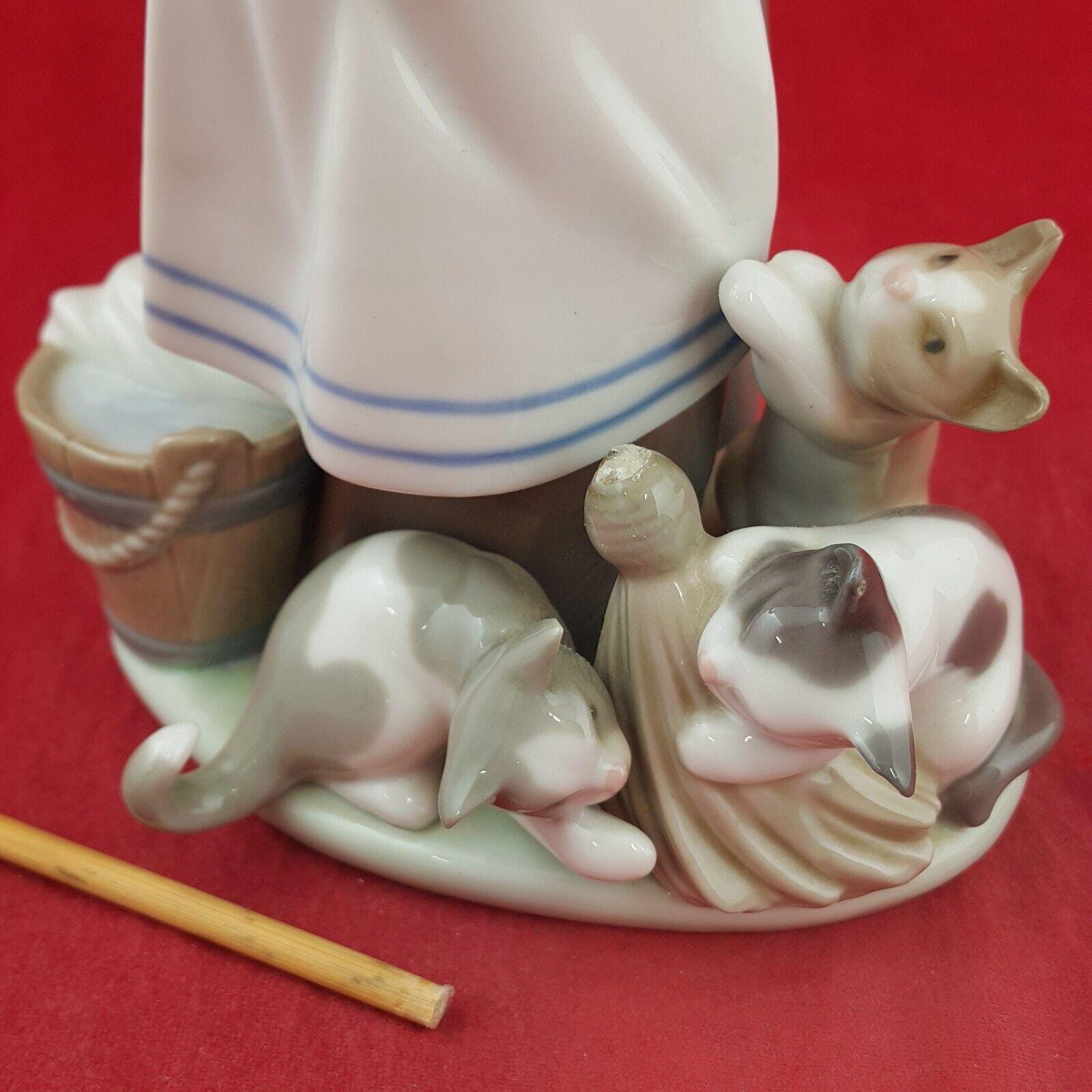 Lladro Porcelain Figurine 5232 Girl Playful Kittens in Gloss