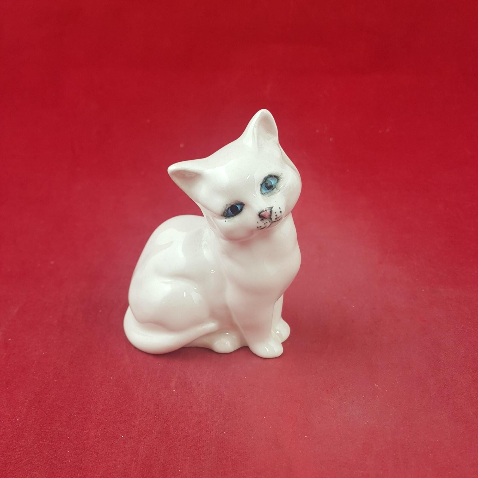ロイヤルドルトン 動物フィギュア 白猫 座像 - 8983 RD - Etsy 日本