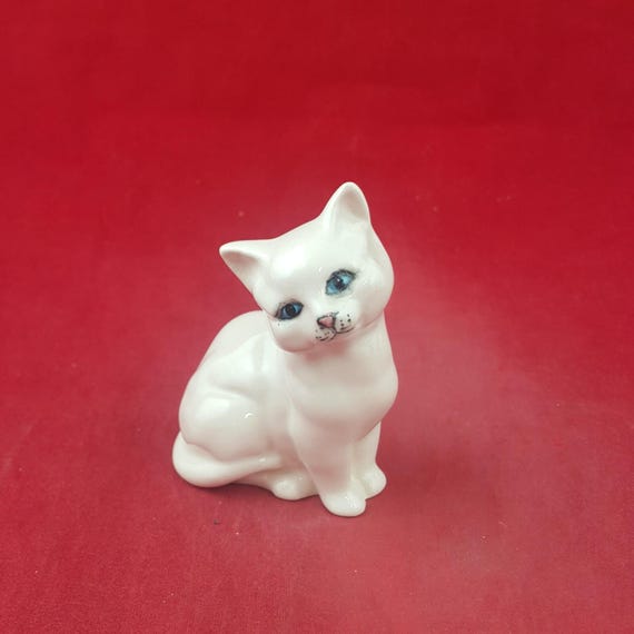 Royal Doulton Animals Figurine White Cat Seated - 8983 RD - Etsy
