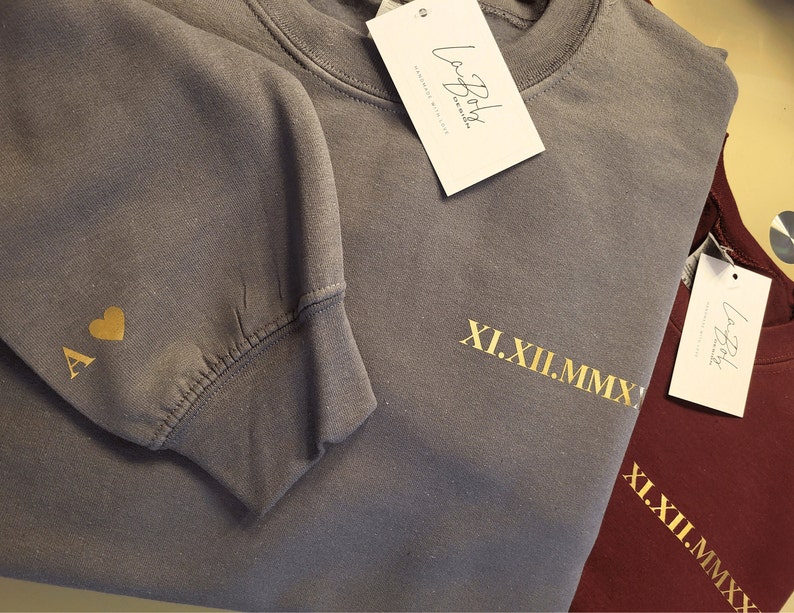 Benutzerdefiniertes paar Sweatshirt Personalisierte römische Ziffer Datum Sweatshirt Trendiges übergroßes Unisex Sweatshirt Jubiläumsgeschenk, Verlobungen Bild 4