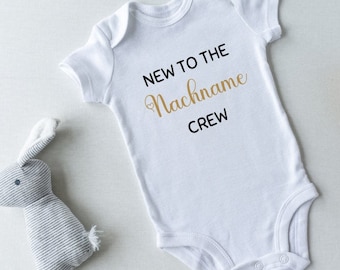 Baby body New to the Crew last name GOLD PREMIUM Bodysuit, baby body personalized, pregnancy announcement baby bodysuit, Baby Onesie