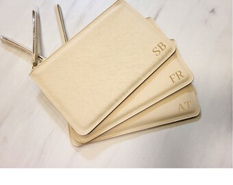 Personalisierte Clutch, Geschenk für die Trauzeugin, Individuelles Geschenk für die Brautjungfer, Personalisierte Tasche mit Initialen, Personalisierte Tasche