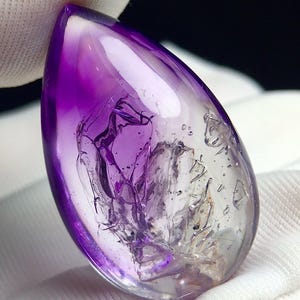 Natürlicher Amethyst Quarz Anhänger in Wassertropfenform, bewegliche Wasserblase im Amethyst Quarz Cabochon, einzigartiger Heilkristall