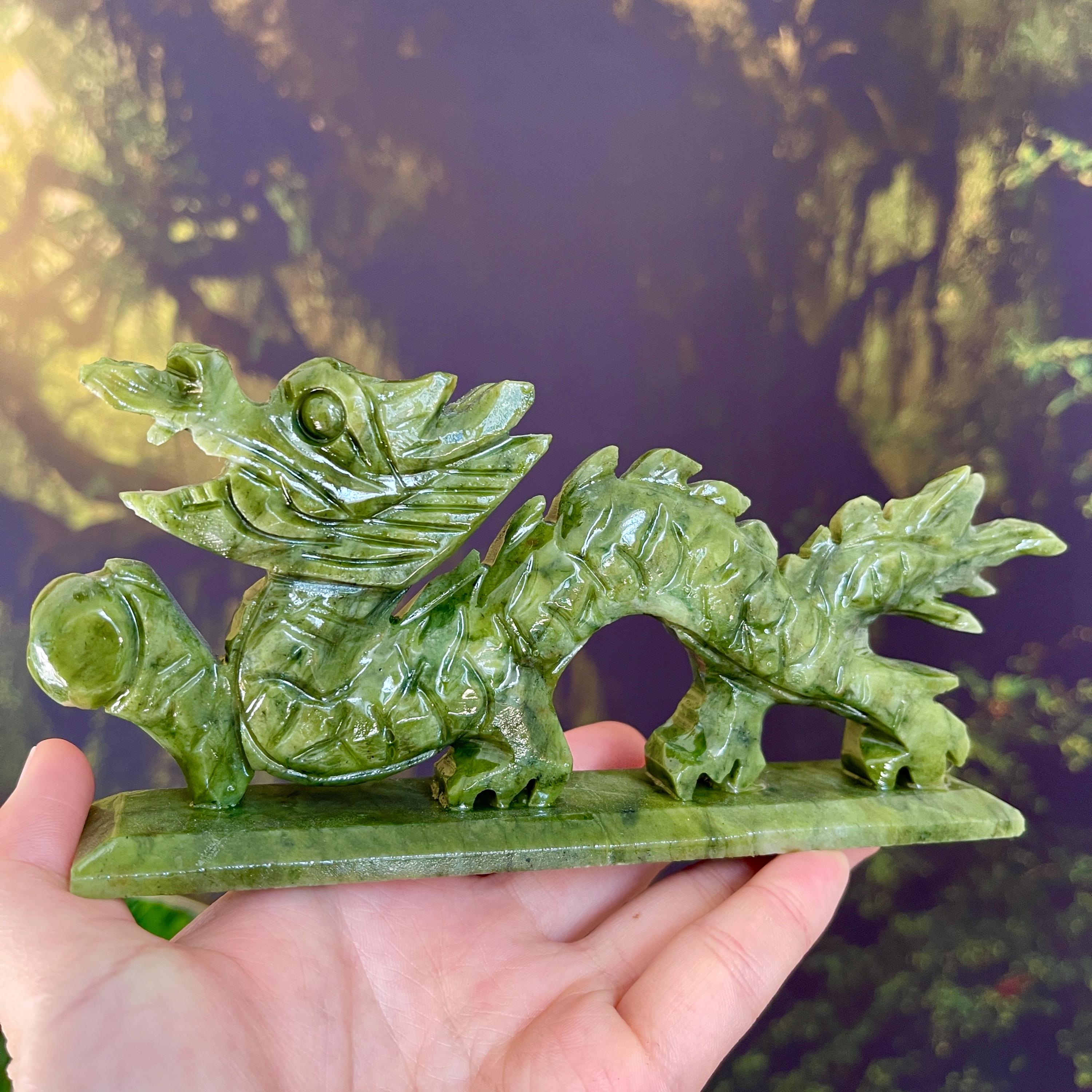 緑檀（りょくだん）手彫り龍（ドラゴン）Ｌ字型１本ステッキ Hand Carved Green Jade Dragon, Crystal Animal Sculpture - Etsy