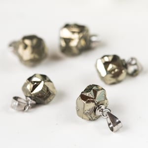 Colgante de piedra de pirita natural en bruto, collar de cubo de pirita en bruto, incrustación de plata S925, regalo para ella