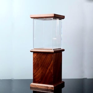 Expositor de nogal negro con interfaz USB, soporte para cristales y figuras