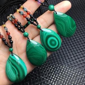 Colgante de malaquita verde natural, collar de cuentas de ágata negra, joyería de malaquita, piedra de malaquita vintage, dijes, regalo de cumpleaños