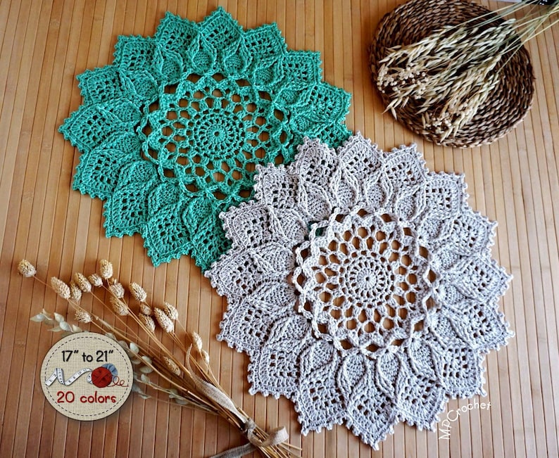 Round crochet doily of customizable color and size with beautiful openwork and reliefs. Sixteen leaves in bas-relief around the very fretworked center and the edge finished in 16 laborious triangular fretworked points.