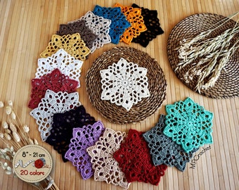 Small doilies customizable in 20 colors hand crocheted with shining Egyptian cotton, Vintage style Christmas snowflakes.