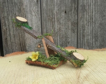 Balançoire de jardin miniature féerique : bois et mousse faits main