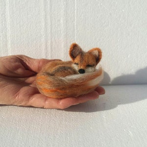 Nadel gefilzter schlafender Fuchs Wolle Fuchs Figur Nadel gefilzter schlafender Waldtier Puppenhaus Filz Spielzeug Kleiner Fuchs Wolle Spielzeug Handgemachte Fuchs Spielzeug