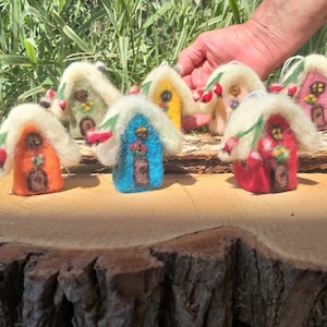 Maison en feutre à l&#39;aiguille maison scandinave Figurine en feutre maison d&#39;hiver décorations d&#39;arbre de Noël maison pour accrocher des jouets de maison dans un arbre à feuilles persistantes