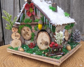Zimowy domek dla wróżek: miniaturowy ogródek z lampkami