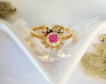 Minimalist adjustable sun-shaped ring in stainless steel Resin and pink dried flowers Handmade gift idea