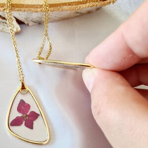 Collier fleurs nacre ivoire perles création fantaisie cristal noir