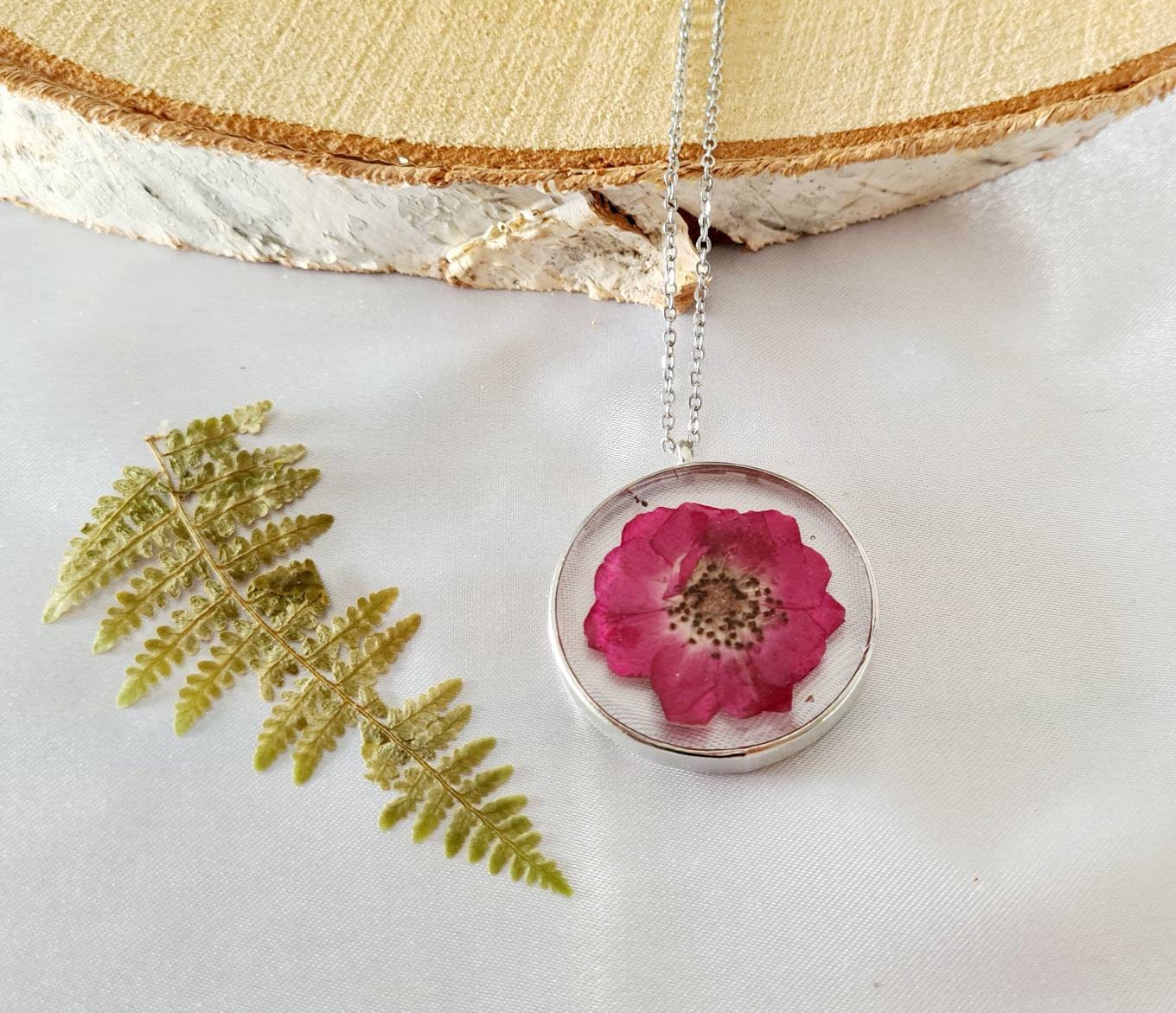Pendentif Vintage Fleur Séchée - Couleur Or - Bijou Unique Original - Occasion