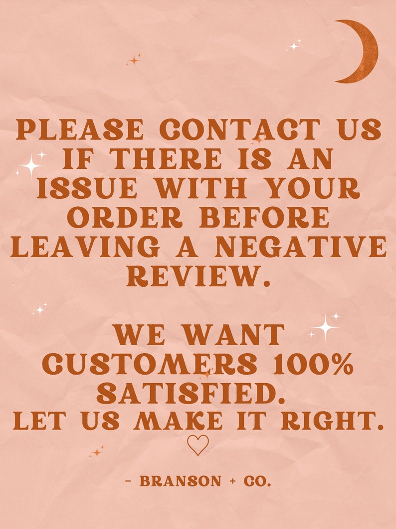 Puede incluir: Un fondo de color melocot&oacute;n con una luna creciente y estrellas. El texto en marr&oacute;n dice: "PLEASE CONTACT US IF THERE IS AN ISSUE WITH YOUR ORDER BEFORE LEAVING A NEGATIVE REVIEW. WE WANT CUSTOMERS 100% SATISFIED. LET US MAKE IT RIGHT. - BRANSON + CO."