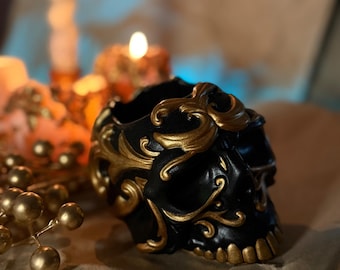 Portavelas de calavera barroca pintada a mano: decoración gótica negra y dorada