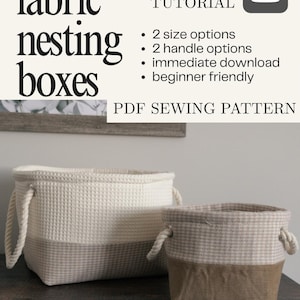 以下が含まれることがあります： 黒い持ち手と「But First, Coffee」のテキストが黒い太字で書かれた白いセラミックマグ。マグカップは白い表面に置かれています。マグカップは空のようです。