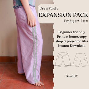 Peut inclure: Pantalon violet clair avec une poche latérale et deux bandes verticales vertes le long de la jambe. L'image contient le texte : Drew Pants EXPANSION PACK sewing pattern, Beginner friendly, Print at home, copy shop & projector files, Instant Download, 6m-10Y.