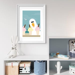 Puede incluir: Un p&aacute;jaro blanco de dibujos animados con un cono de helado rosa y amarillo frente a un cielo azul y una escena de playa. El p&aacute;jaro tiene una expresi&oacute;n de sorpresa y est&aacute; mirando el cono de helado.