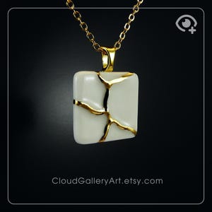 Collana con ciondolo quadrato, bianco, in porcellana, stile Kintsugi, dettagli in oro 22k, fatta a mano