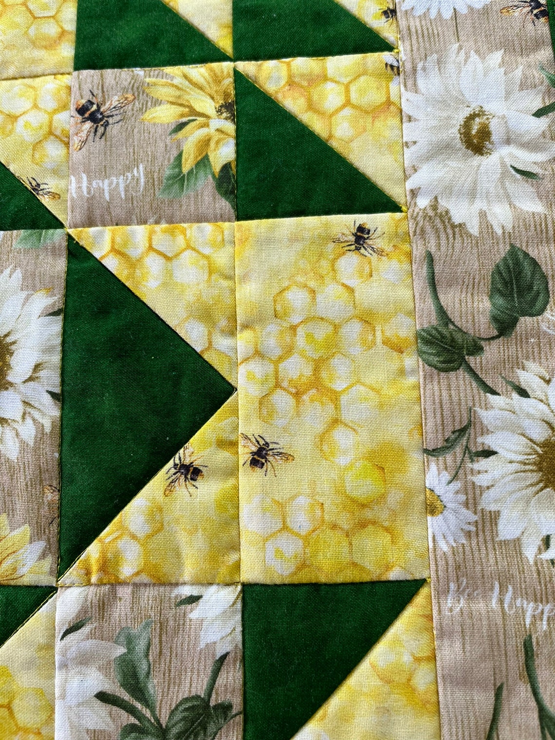 Honey Bee Quilted Table Runner NCU0NNT1872