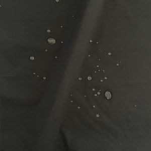 2-fach-technischer Stoff / 3-Wege-Stretch / wasserdicht / atmungsaktiv / windabweisend / leicht / Sportbekleidung / Outdoor-Kleidung