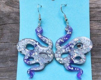 Kolczyki Holo Purple & Silver Witchy Snake: ręcznie robiona biżuteria z żywicy