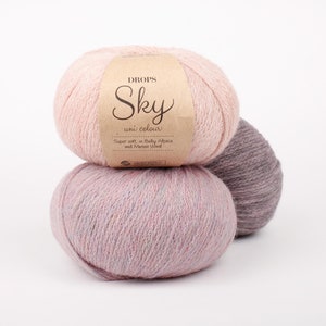 1.8oz(50g)-208yds(190m) / DROPS Sky / Super soft and lightweight in baby alpaca and merino wool