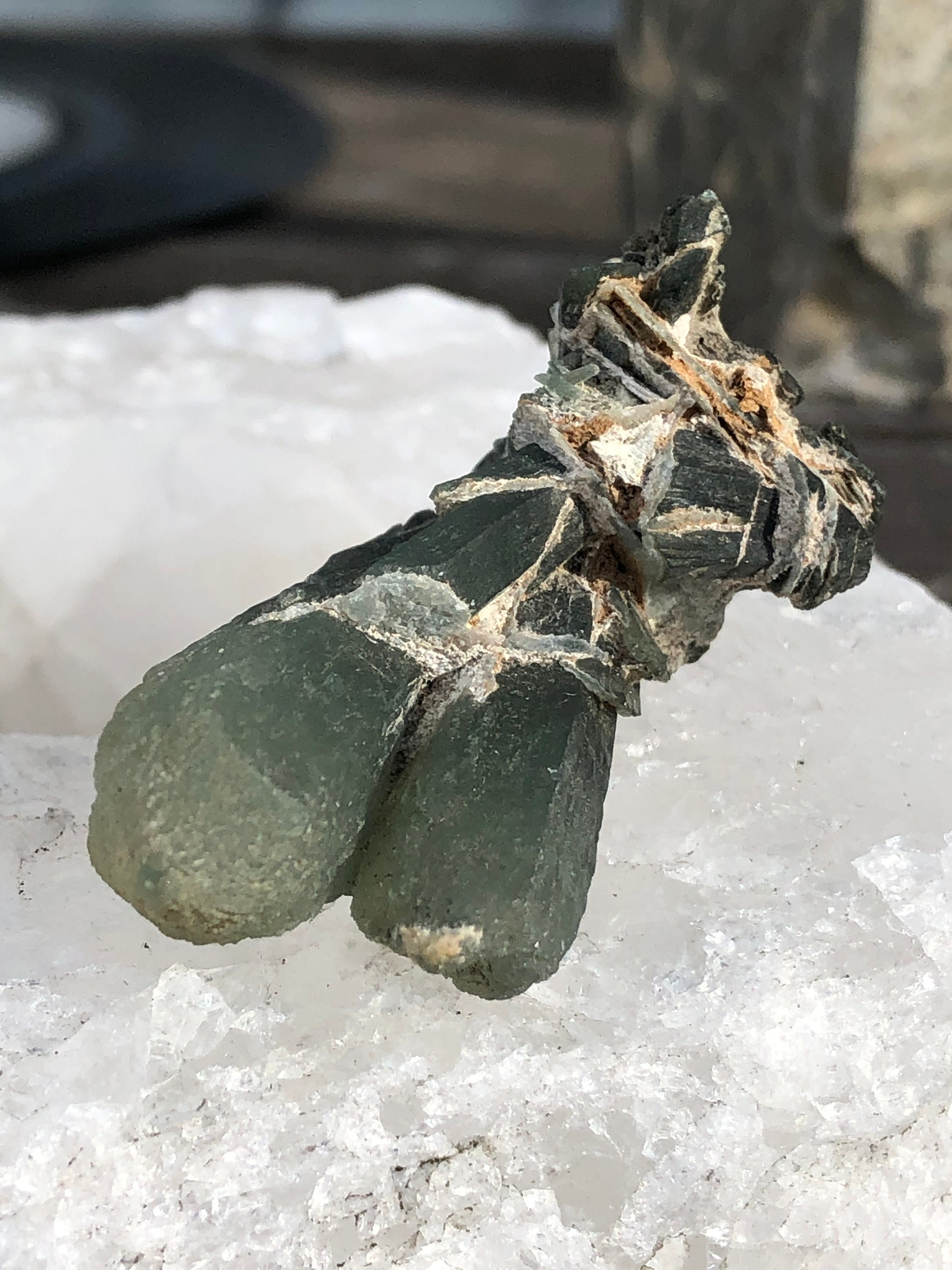 セリフォス グリーンクォーツ ☆レア☆クラスター 1.4Kg 緑水晶 グリーンクォーツ クラスター t802-2327 : 誠安