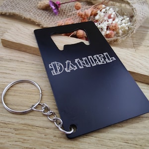 Flaschenöffner als Schlüsselanhänger schwarz Kreditkartenformat mit Gravur Geschenk Geschenkidee