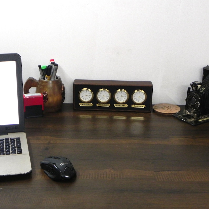 Time Zone Clock. 4 Customizable Zones. Optional Zone Labels. Personal