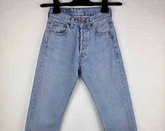 Levi's 501 Jeans W22 L30 Vintage Blue Stonewash verblasst 90er Levis Denim mit geradem Bein und Knopfleiste