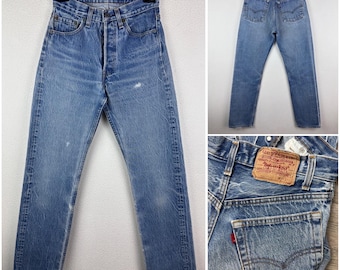 Jeans Levi's 501 vintage w24 L30 blu stonewash anni '80, gamba dritta, chiusura con bottoni, Made in USA