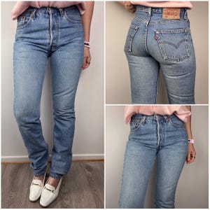 Vaqueros Levi's 501 vintage W25 L32, deslavados en azul piedra, descoloridos, de los años 90, de pierna recta, con botones y cierre de botones.