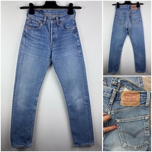 Vaqueros Levi&#39;s 501 vintage w23 L31 de color azul lavado a la piedra. Vaqueros Levi&#39;s 501 de pierna recta.