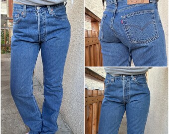 Levis 501 vintage w27 L32 For Women medium blue jeans 90s straight leg buttonfly Levi's denim USA 1997