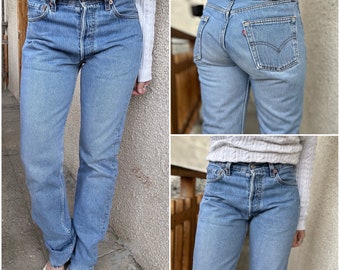 Levi’s 501 jeans w27 L34 vintage bleu stonewash délavé 90s straight leg buttonfly Levis denim USA 1995