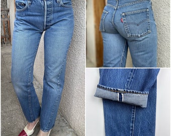 Levis 501 Selvedge Redline W25/26 L30 mittelblaue Jeans, Stonewash, verblasst, 80er-Jahre, gerades Bein, Knopfleiste, Levi’s Denim, USA