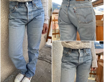 Levi’s 501 jeans w27 L33 vintage bleu stonewash délavé 90s straight leg buttonfly Levis denim USA 1996