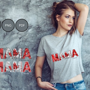 Peut inclure: Un t-shirt gris avec le mot "MAMA" imprimé en lettres blanches. Les lettres sont remplies du drapeau canadien. Le texte "Canada" est imprimé sous le mot "MAMA".