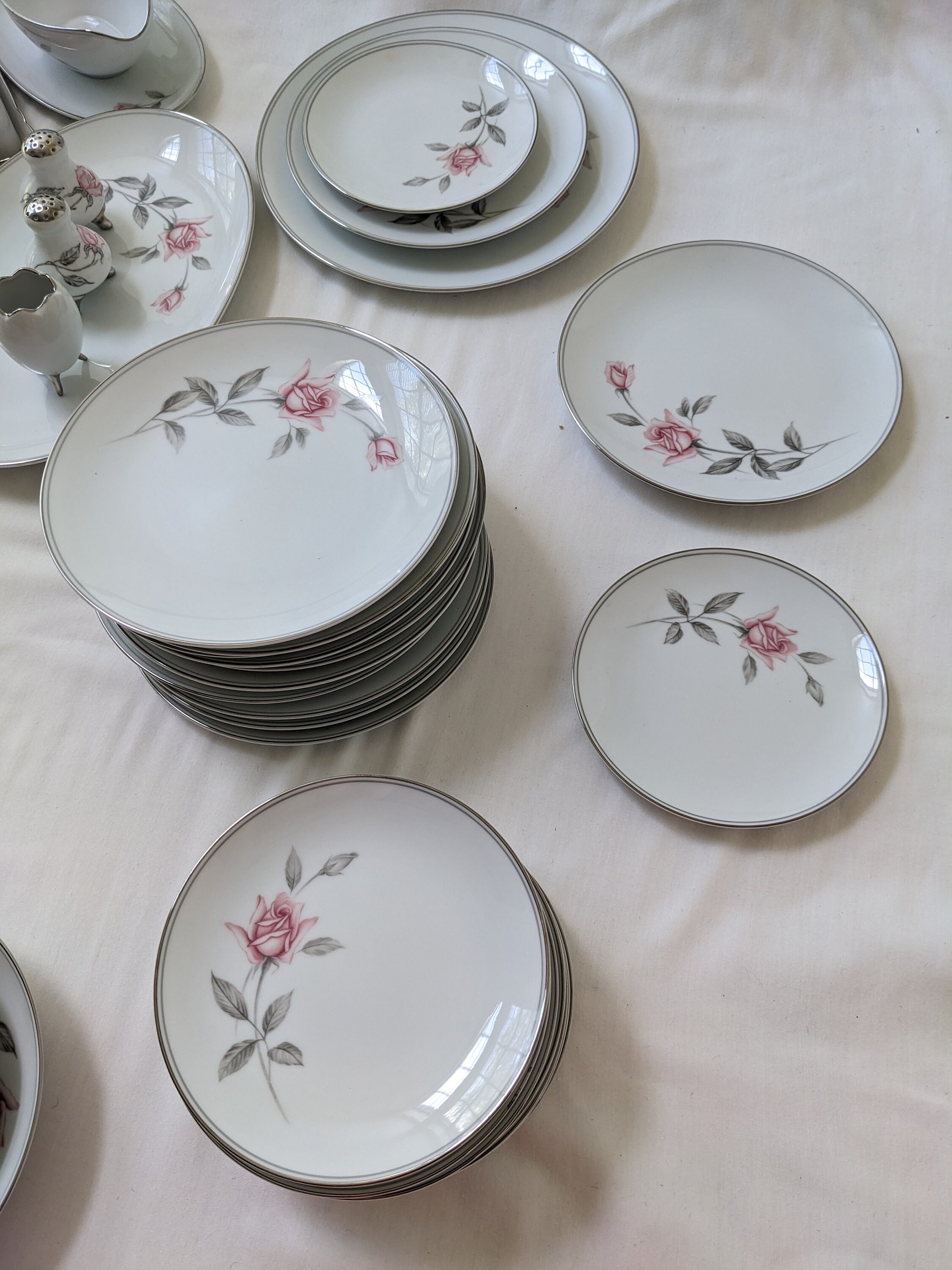 Noritake China/japan 6044 Rosemarie Dinner Plates 3