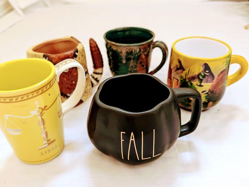 Taza de café Studio Pottery: Serpiente de cascabel, Zodíaco de Anthropologie, Otoño de Rae Dunn imagen 1