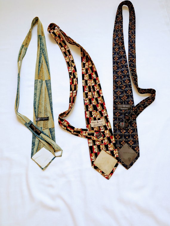 Robert Talbott Silk Necktie: Floral Geometric Pri… - image 2