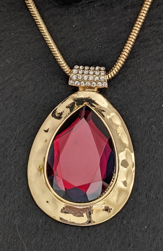 Necklace/Statement Medallion Gold Tone Metal Ruby 