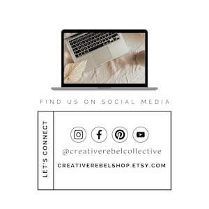 Puede incluir: Un ordenador port&aacute;til sobre una superficie beige, con una hoja de palma seca. Debajo, un gr&aacute;fico en blanco y negro con iconos de redes sociales y el texto "FIND US ON SOCIAL MEDIA" y "LET'S CONNECT". Tambi&eacute;n se incluye la URL de la tienda Etsy.