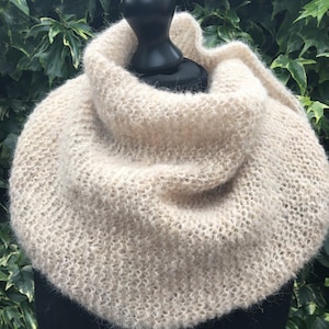 Alpaka Dreieckstuch, Strickwrap, Haferflocken, Hellbeige, handgestrickt, weich und leicht, Geschenk für Sie