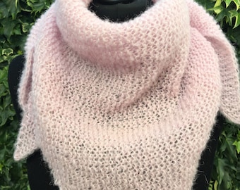 Alpaka Dreieckstuch, gestrickt, blassrosa, puderrosa, handgestrickt, weich, warm, leicht, Geschenk für sie