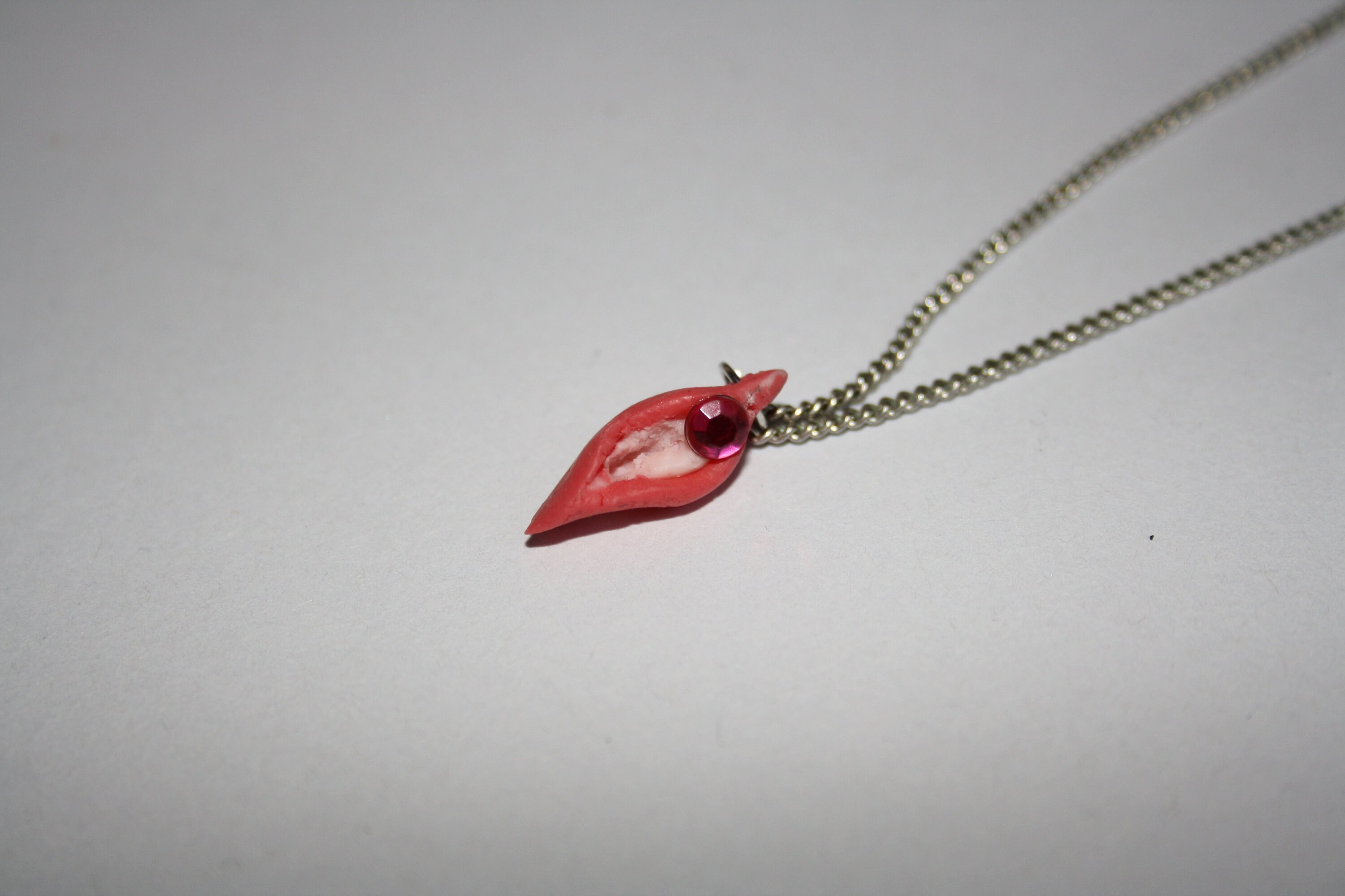 Vulva colgante de collar de vagina Etsy